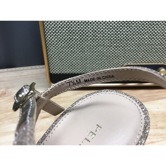 Pelle Moda Sandals Womens 7.5M Silver Glitter Open Toe Block Heel Buckle Closure - Picture 8 of 8